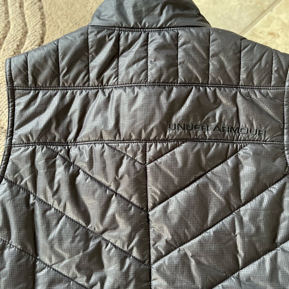 Under Armour Vest - Picture 7 of 7
